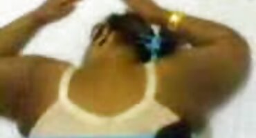 ആൺകുട്ടി തന്റെ സുഹൃത്ത് കൂടെ ഗേൾ സെക്സ് കാണുന്നു