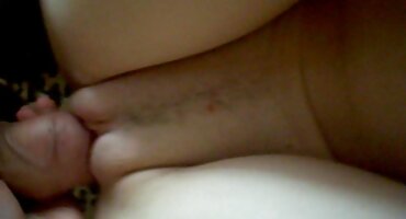 ചുവന്ന വസ്ത്രം ധരിച്ച പെൺകുട്ടി അനലോഗ് വേണ്ടി ഒരു കഴുത വികസിപ്പിച്ചെടുത്തിട്ടുണ്ട്