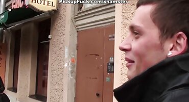 ഫ്രിസ്ക് ബയോണ്ട ബ്ലോണ്ട് നീട്ടുന്നു കോഴി ന് സ്പിന്ചെര്