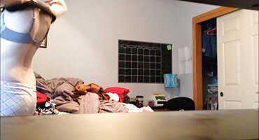 പക്വതയുള്ള ബ്ലൊംദെസ് യുവാവിന്റെ കോഴി വായിലും സമനിരപ്പുണ്ടാക്കുക