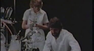 ടോൾസ്റ്റോയ് പെൺകുട്ടി ഒരു റഷ്യൻ ആൺകുട്ടിയുമായി കഴുത്തിൽ കിടന്നു