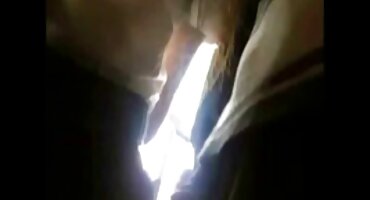 കിടപ്പുമുറിയിൽ ടാൻഡ് ചെയ്ത ബേബി ഒറ്റയ്ക്ക്