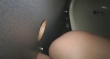 മസാജ് പിണ്ഡം ഒരു ബ്ലൊംദെദ് കൊണ്ട് നശിപ്പിച്ചു