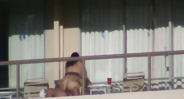 ബോറടിയിൽ നിന്ന് മുഷിഞ്ഞ യോനിയിൽ പെൺകുട്ടി മുഷിഞ്ഞ