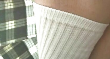 ഹോട്ട് പെൺകുട്ടി ഒരു ബോ പിസ്റ്റ ഒരു നാണംകെട്ട മനുഷ്യൻ വികാരാധീനനായി