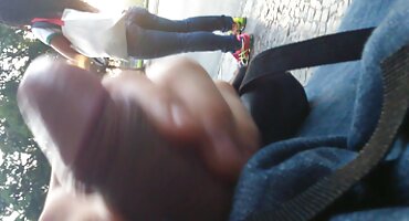 പുരുഷന്മാർ പാർട്ടി ശേഷം എല്ലാ വിള്ളലുകൾ ലോക്കൽ ദവലൊക് വറുത്ത