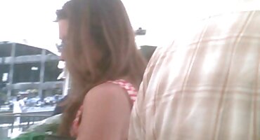 നനഞ്ഞ യോനി ഒഴുകുന്നു പിങ്ക് ഫ്ലാപ്പുകൾ ക്ഷണിക്കുന്നു