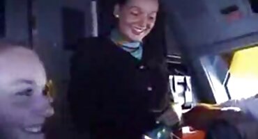 വിവാഹിതനായ പുരുഷനൊപ്പം കിടക്കയിൽ കിടന്നുറങ്ങുന്ന