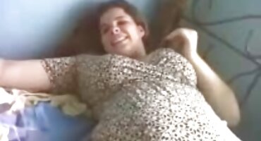 റഷ്യൻ സുന്ദരി ഹാർഡ് കോഴി ആർദ്രതയും സ്നേഹിക്കുന്നു