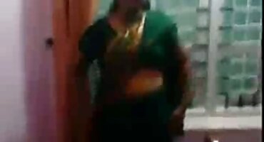 മുട്ടുകുത്തി തല മസാജ് തല്ലുന്ന ഹോട്ട് ശേഷം