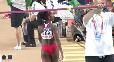 ലിംഗം കോ കോഡ് വസ്ത്രത്തിൽ ഒരു നേരായ വ്യക്തിക്ക് കീഴടങ്ങി