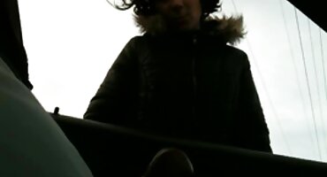 എല്ലാ ദ്വാരങ്ങളിലും ഒരു കറുത്ത മനുഷ്യനുമായി വഷളാക്കിയ ബ്ലോണ്ടുകൾ