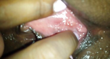 അയൽക്കാരൻ ഹോട്ട് തന്റെ സേവനങ്ങൾ വാഗ്ദാനം