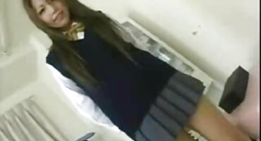 സുന്ദരിയായ ഗോൾഡൻ ബ്യൂട്ടിഫുൾ യുവ സുന്ദരിമാർ