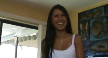 ആ മനുഷ്യൻ തന്റെ പ്രിയപ്പെട്ട അമ്മായിയെ തന്റെ കോഴിയിൽ ഇരുത്തുകയും അവളുടെ പൂറിന് ഒരു യഥാർത്ഥ സന്തോഷം അനുഭവപ്പെടാൻ അനുവദിക്കുകയും ചെയ്തു