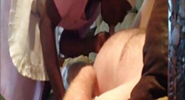 രണ്ട് സ്ത്രീകൾ ഒരു വക്രതയോടെ ലൈംഗിക പുറത്തു വരുന്നു