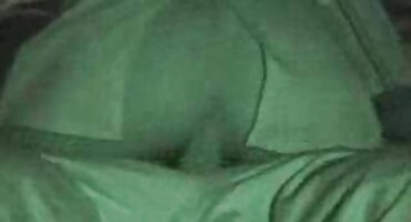 അവൾ പാവാട മുകളിലേക്ക് വലിച്ചിഴച്ച് ആ പെൺകുട്ടിയെ പുസ്സിയിൽ കിടത്തി