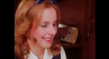 കിടക്കയിൽ പ്രഭാതഭക്ഷണത്തിന് നന്ദി പറഞ്ഞ് പതുക്കെ പുസിയിൽ