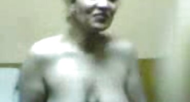 കാമുകനൊപ്പം ടെൻഡർ അനലോഗ് നിന്ന് പെൺകുട്ടി കാമുകൻ