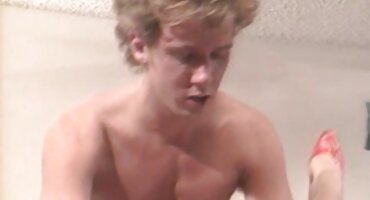 യുവതി കോഴിക്കോട്ടേക്ക് ചാടി; സന്തോഷം പങ്കുവെച്ച് യുവതി