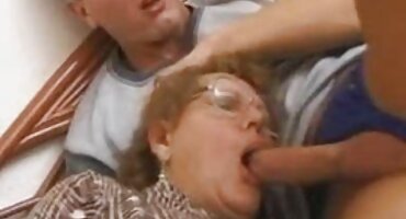 കറുത്തവര്ഗക്കാര് സുന്ദരിയായ ഒരു ബ്രൗണിയുടെ വിള്ളലുകള് കണ്ടെത്തി