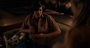 യൂണിഫോം ധരിച്ച് വീട്ടുജോലിക്കാരി അംബാലയുടെ കഴുതയെ കീഴടങ്ങി