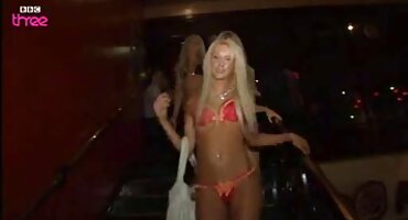 സ്ലെൻഡർ പെൺകുട്ടി കാമുകൻ ചൂടുള്ള സെക്സ് ഉണ്ട്