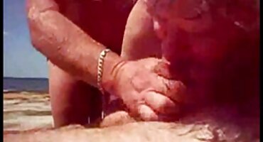 ഒരു വണ്ടൻ സസ്നയ്ക്കായി വിള്ളലുകളിൽ കുത്തി യുവാക്കളായ ഷാലോപെയ്കെ