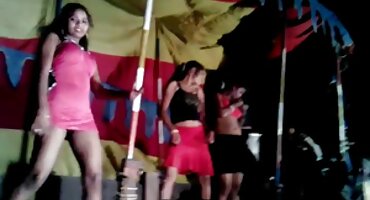 ബസ്റ്റി പെൺകുട്ടി ഒരു ലാറ്റിനോ ലേക്കുള്ള സമനിരപ്പുണ്ടാക്കുക