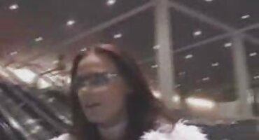 പതുക്കെ പതുക്കെ അവളുടെ മുട്ടുകുത്തി ലിംഗഭേദം പെൺകുട്ടി