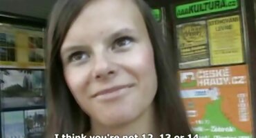 ആദ്യമായി മനുഷ്യൻ കാണുന്നു എങ്ങനെ ഗുല്മോഹര് നിന്ന് ചവച്ചരച്ച്