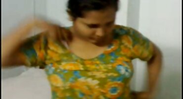 ഹോട്ടലില് വറുത്ത അണ്ടി വേലക്കാരി