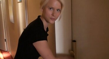 സ്പോട്ട് എണ്ണ ഉപയോഗിച്ച് സ്മിയർ ചെയ്യുക, അല്ലാത്തപക്ഷം അത് വേദനിപ്പിക്കും