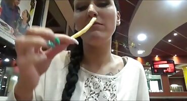 രണ്ടു ദമ്പതികൾ ലൈംഗിക വേണ്ടി മനോഹരമായ ഭാര്യമാരെ കൈമാറി