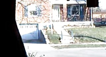 രണ്ട് ലോലിപോപ്പുകൾ കൊണ്ട് കുളിമുറിയിൽ കീറി കോയിഡ്