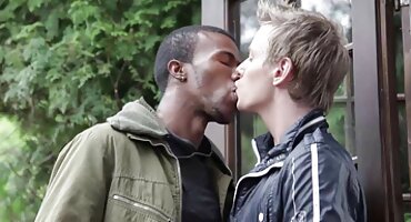 മനുഷ്യൻ തന്റെ ബെസ്റ്റ് ഫ്രണ്ട് കൂടെ ബ്ലൊംദെക്സ്