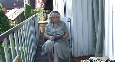 കോസ്പ്ല അമതൊരിഅലെ അമച്വർ ചാടി അവളുടെ കാമുകന്റെ കോഴി