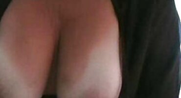 വെളുത്ത പേന്റിഹോസിൽ കറുത്ത കഴുത എബോണി സ്ത്രീ