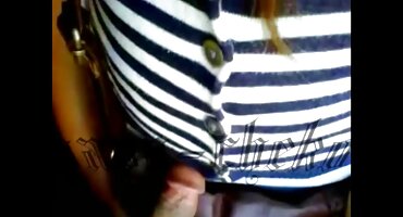 ഇരുണ്ട മുടി പുരുഷനുമായി ലൈംഗിക വേണ്ടി സമനിരപ്പുണ്ടാക്കുക