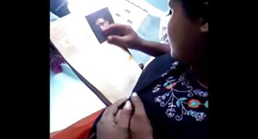 രണ്ട് ആൺകുട്ടികളും സെക്സ് ഒരു മനോഹരമായ പെൺകുട്ടി ഉയർത്താൻ കൈകാര്യം