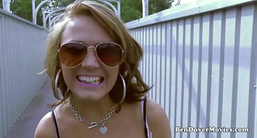 മൂന്ന് ലെസ്ബിയനുകൾ പരസ്പരം നാവുകൾ കൊണ്ട് നശിപ്പിച്ചു