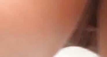 അയൽക്കാരന്റെ ഇണചേരൽ സ്ട്രോക്കുചെയ്യുന്ന രണ്ട് ലിബർട്ടൈൻസ്