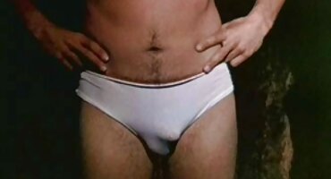 കാലുകൾ വിരിച്ചു കഴുതയിൽ ചൂടുള്ള ഫക്ക്