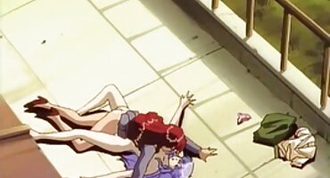 കട്ടിലിൽ യുവതി അയൽവാസിയുമായി ലൈംഗിക ബന്ധത്തിൽ ഏർപ്പെടുന്നു