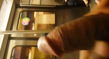 ചെറിയ ടിറ്റുകൾ ഉള്ള സ്കിൻ റഗാസ പെൺകുട്ടിയുമായി സെക്സ്