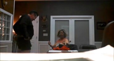 എന്തിനാണ് ഇങ്ങനെ വസ്ത്രം ധരിച്ചത്? ഇനി നീ ഊമ്പണം