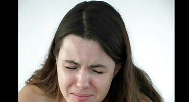 വലിയ കഴുത ലാറ്റിന ട്രെയിനുകൾ ഈസ്റ്റർ വേണ്ടി പന്തുകൾ നുകരാൻ