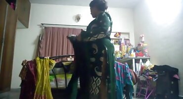 എനിക്ക് ഉറക്കം വരുന്നില്ല, രാത്രിയിൽ വിശക്കുന്ന ഒരു പുസ്ടി നിനക്ക് കിട്ടുമോ?