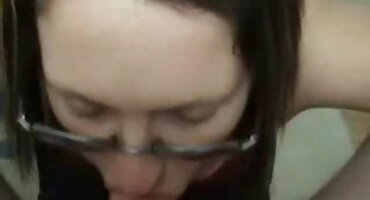 കറുത്ത കോഴി പ്രകാരം കറുത്ത ടൂറിസ്റ്റ് എബണി നശിപ്പിച്ചു