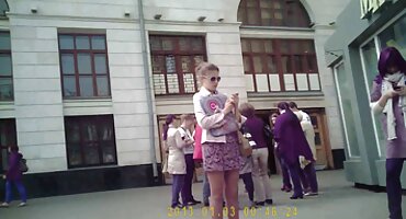 അപരിചിതയായ മണവാട്ടി കാറിൽ അപരിചിതനായ